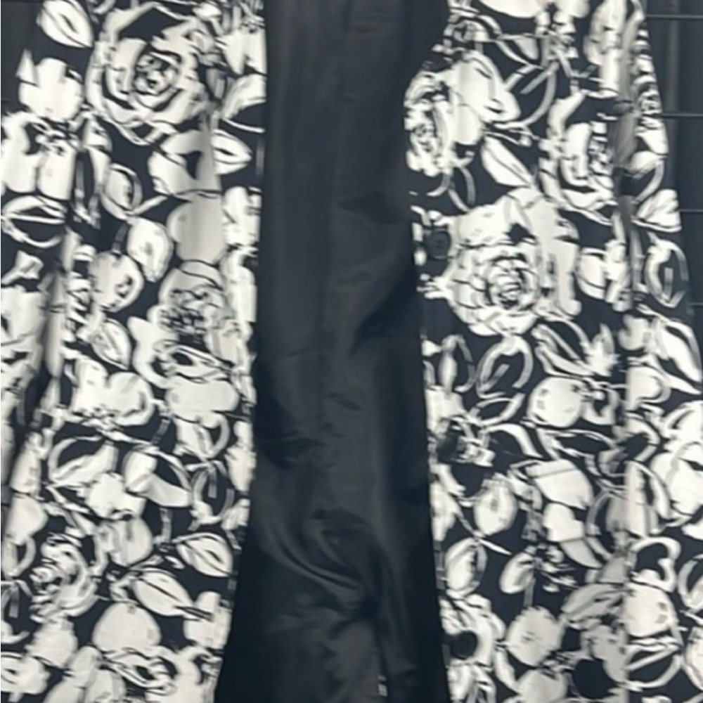 Liz Claiborne Black and White Floral Trench Coat - Picture 8 of 8